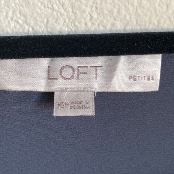 Loft, XS petite (fits like a normal), Gray sleeved blouse - Picture 2 of 4